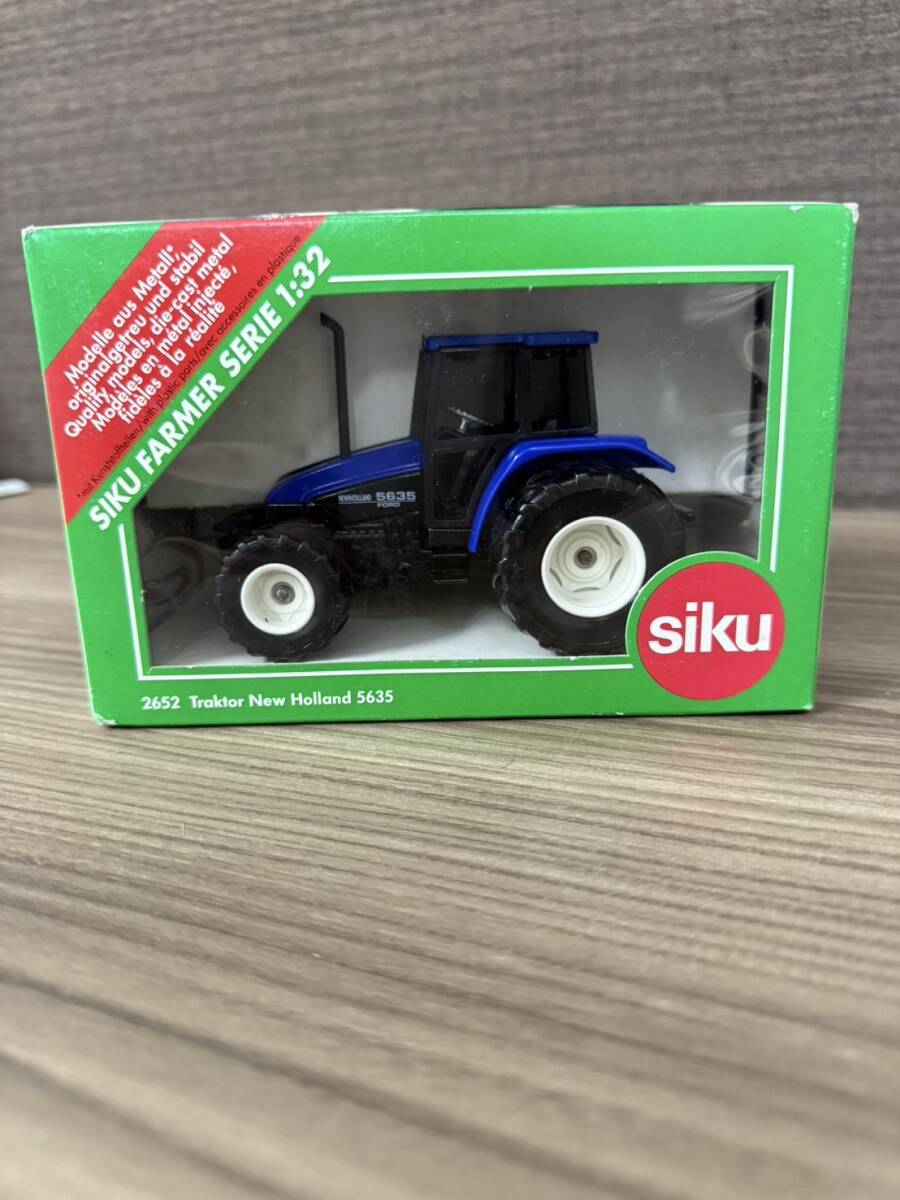 ●S7-9-30 SIKU ジク 2652 トラクター ニューホランド 5635 ミニチュアモデル 1:32 スケール メタル製 未使用品拍卖