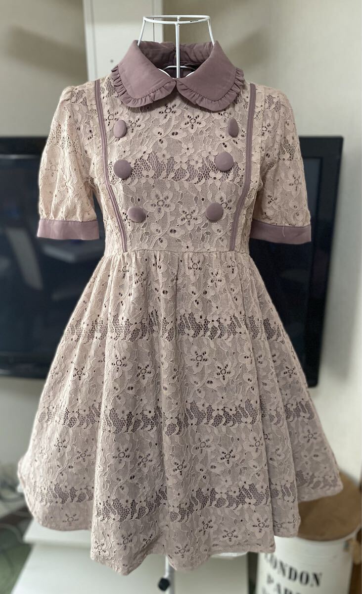 新品未使用品evelyn エブリンダブルボタンラインワンピース拍卖