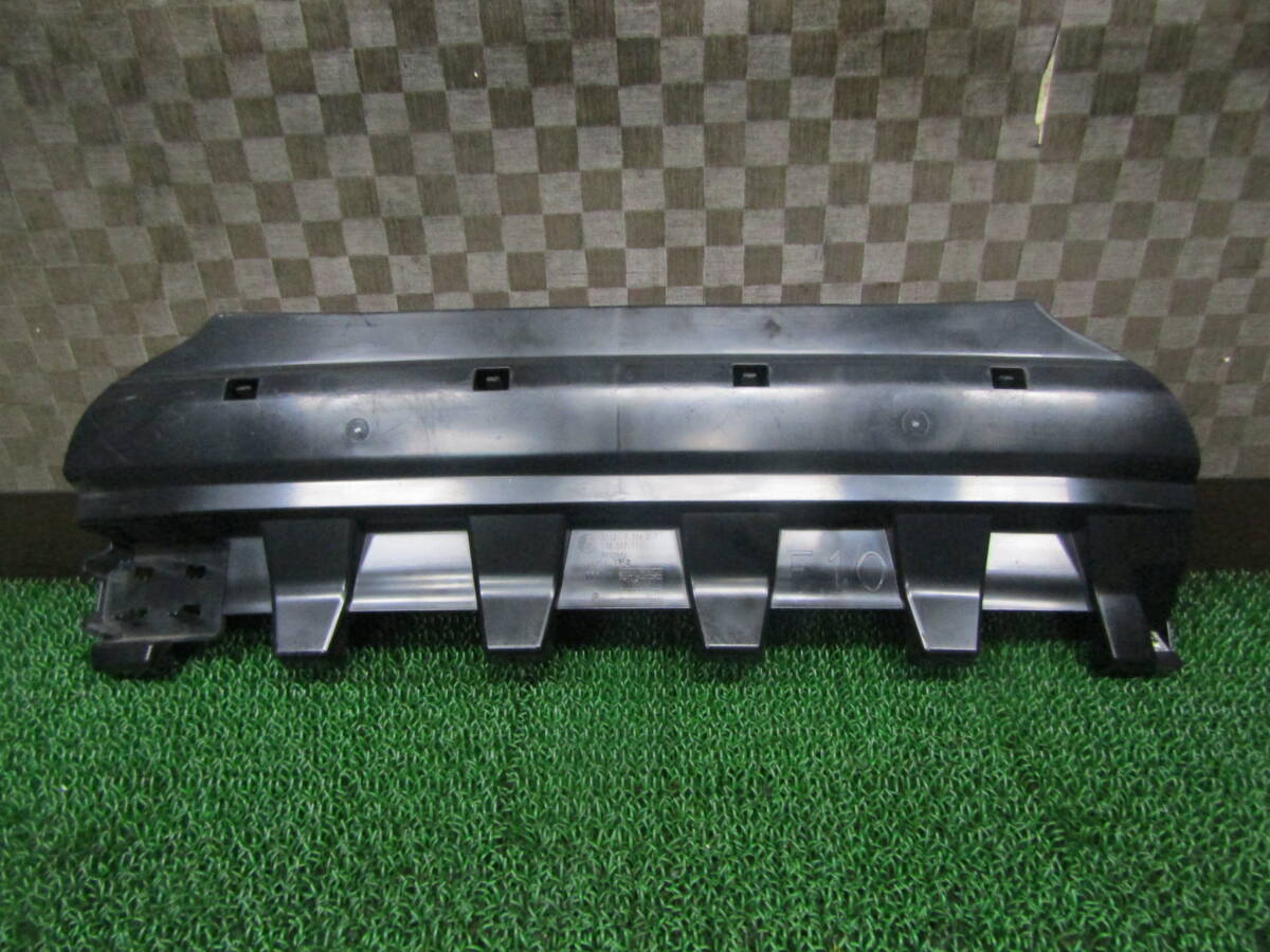 ☆送料無料☆美品☆BMW F10 5シリーズ 純正 リアバンパー 補強ブラケット 品番:5112 7 240 017 158 577 11拍卖