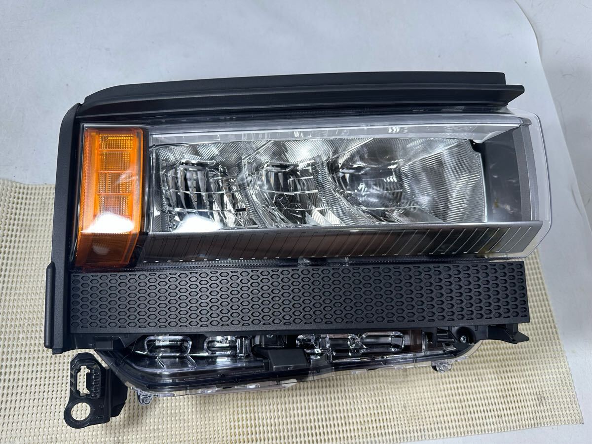 M30-6-2 未使用美品 ランドクルーザー 右 TRJ250W 打刻4V 60-343 ヘッドライト GDJ250W ランクル250 拍卖