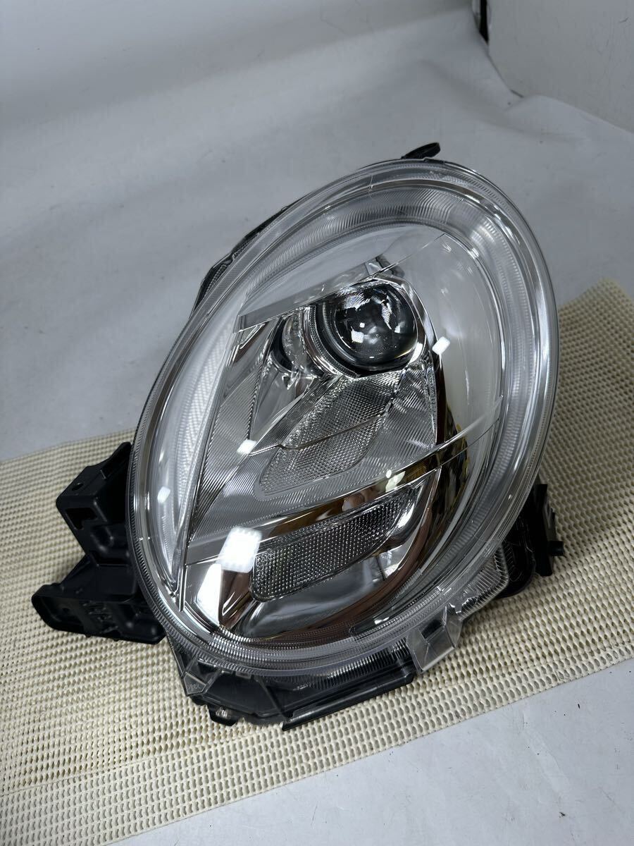 M24-3-8 美品 キャスト 左 LA250S 100-69020 打刻K LED ヘッドライト拍卖