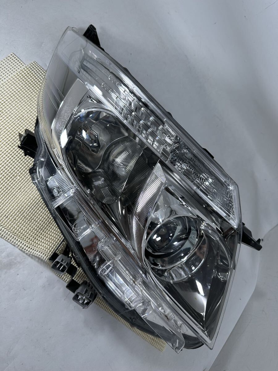 M50-3-8 ノア  右 ZRR80W 打刻E 28-227 LED ヘッドライト ZRR85W 拍卖