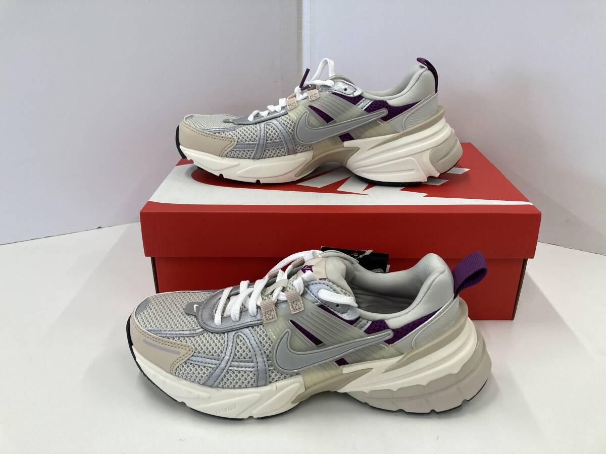 d80 NIKE ナイキ ウィメンズ V2K RUN ラン PRM スニーカー カジュアルシューズ HF4305-072 24cm ※中古 現状 タグ付き 一部汚れ有拍卖