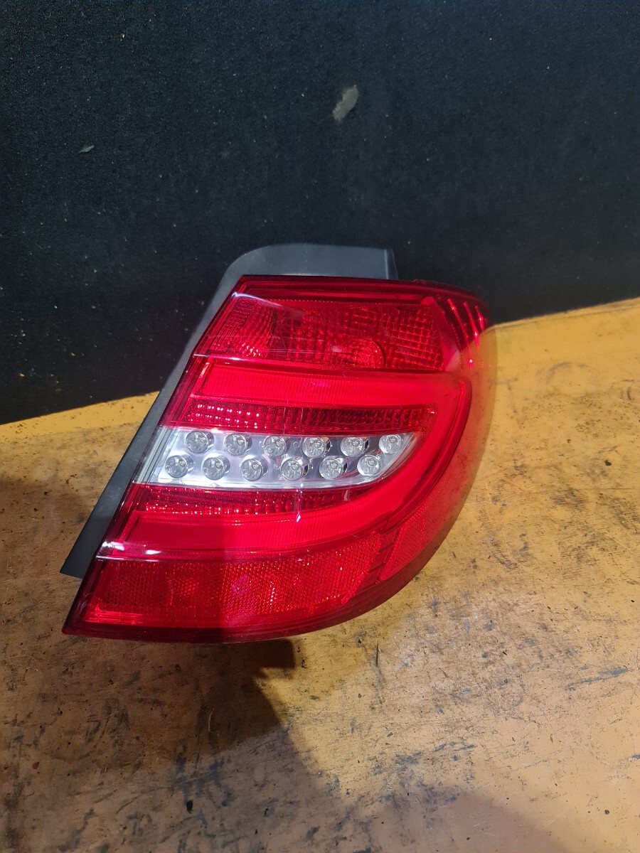 ベンツ Bグラス B180 DBA-246242 (W246) ブレーキランプ右テールライト拍卖