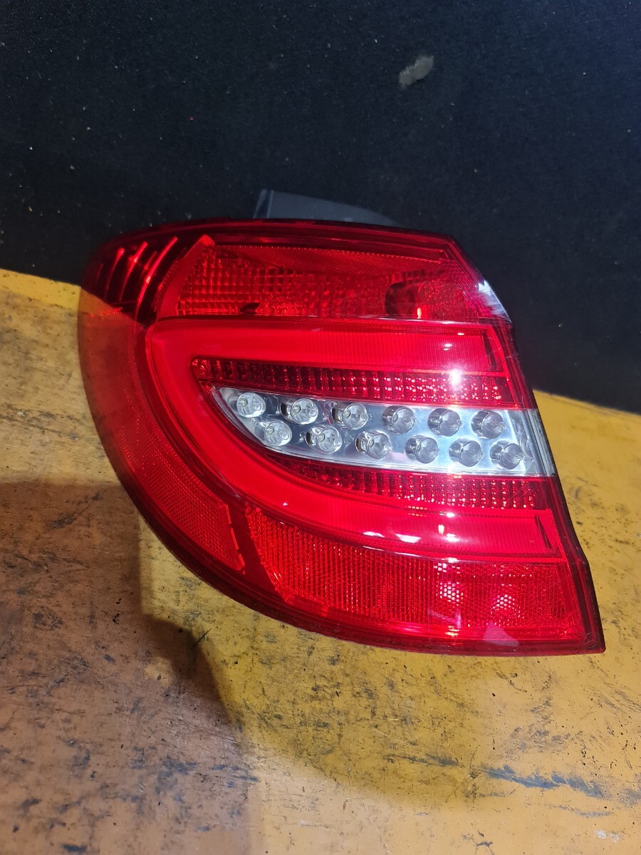ベンツ Bグラス B180 DBA-246242 (W246) ブレーキランプ右テールライト拍卖