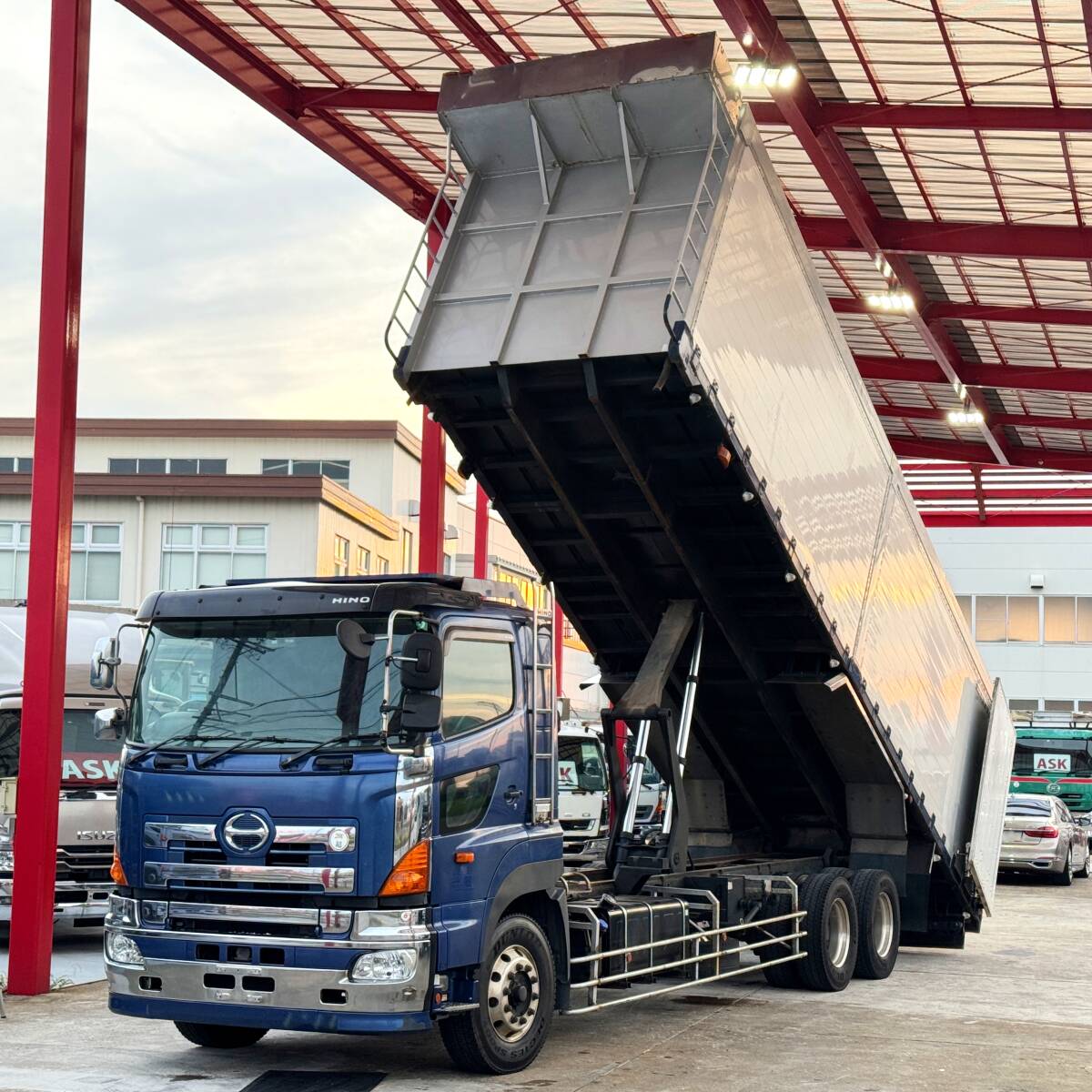 即決コミコミ【木材チップ運搬車・深ダンプ・土砂禁・観音扉・2デフ・11300kg】平成23年★日野★プロフィア★リーフサス★7速MT★愛知拍卖