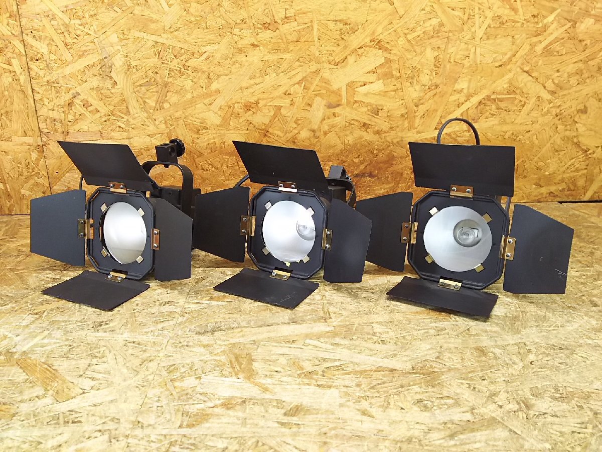 ◎【点灯確認済み】東芝ライテック AL-LQMF-2 ミニフォーカシングライト 演出空間用照明機具 3灯 三脚、専用ハードケース付き◎L-568拍卖