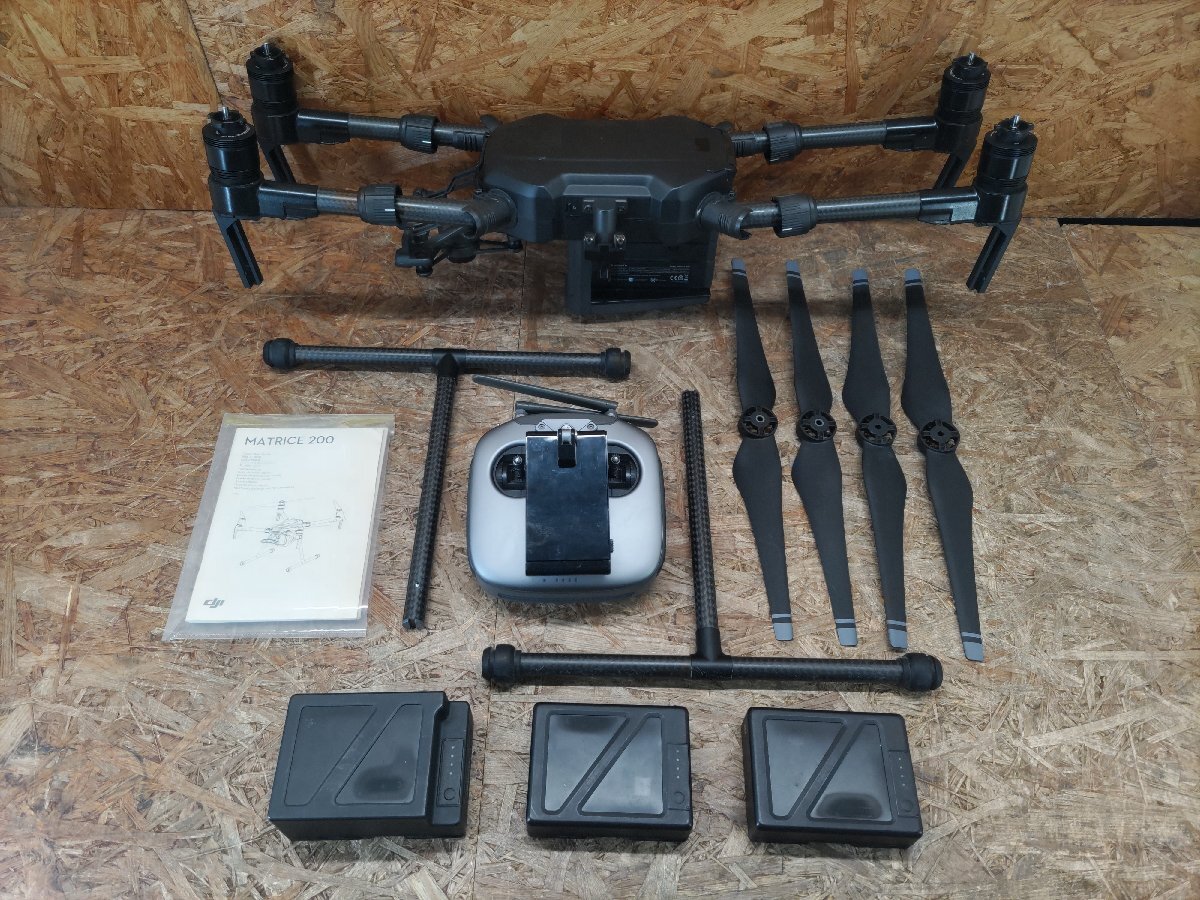 ◎ドローン DJI MATRICE 200 本体 送信機 バッテリー3個 送信機 専用ハードケース 現状品【通電のみ確認】◎Z-3114拍卖