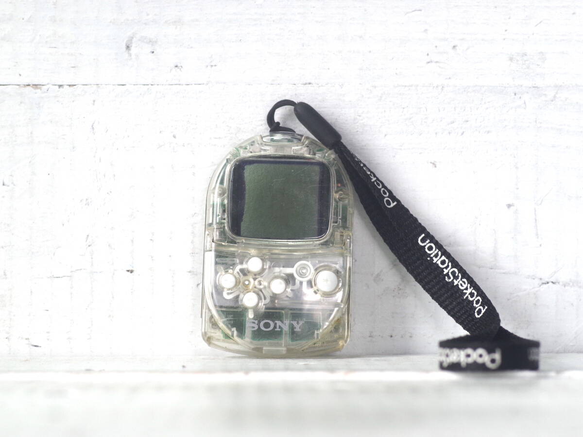 M13494【PS】ポケットステーション スケルトン クリア フタなし 起動チェックOK!! プレイステーション 本体のみ 60サイズ拍卖