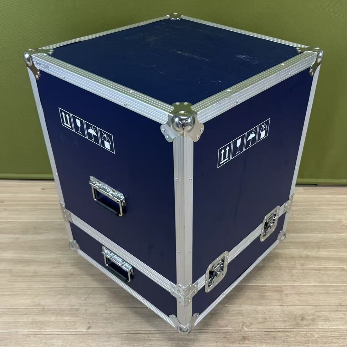 【中古】キャスター付 機器輸送ハードケース 機材ケース 精密機器の輸送 カメラケース/大型 幅55×奥行56cm ④☆大阪も神戸も直接引取可拍卖