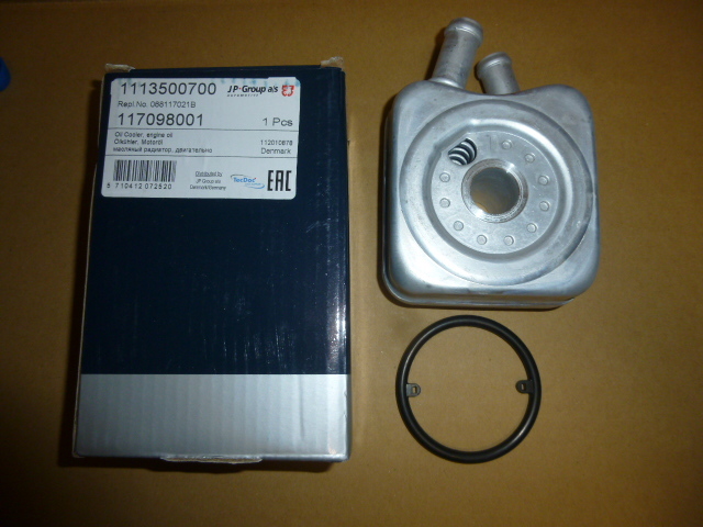 ヴァナゴンT4/ユーロバンT4/コラード/GOLF2/GOLF3/GOLF4/BORA用エンジンオイルクーラー新品拍卖