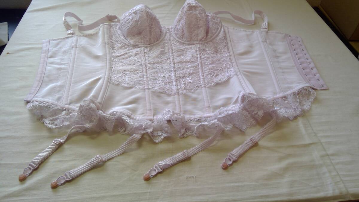 スリーインワン 新品未使用品 プルミエール E75 ガーターベルト付きピンク拍卖