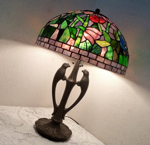 (☆BM)ステンドグラス テーブルスタンド(0901-①)ナイトスタンド 照明 ティファニー ランプ 鳥 チューリップ 花 ガラス アンティーク調拍卖