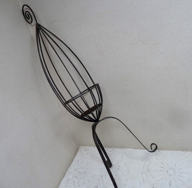 (☆BM)頑丈♪アイアン 鉄製 プランター 高さ106㎝ 鉢入れ ポットスタンド 花台 観葉植物 置台 レトロ調 大きいサイズ 置物 オブジェ拍卖