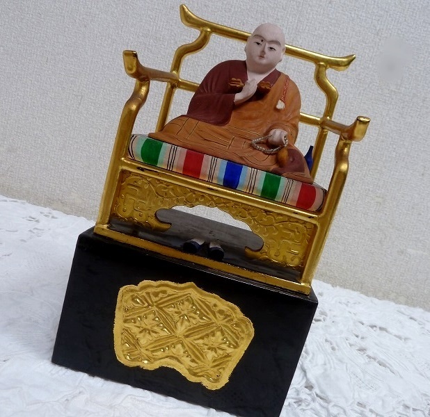 (☆BM)弘法大師 空海 木製 僧侶 置物 仏教美術 高さ21.5㎝ お大師様 真言宗 お坊様 日本 木彫り拍卖