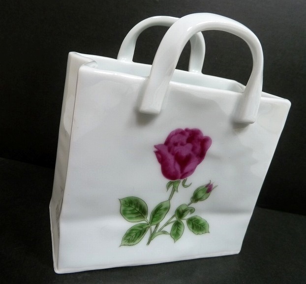 (☆BM)RetR/RICHARD 陶器製 紙袋型 ペーパーバッグ型 置物 オブジェ 花入れ 花瓶 フラワーベース ローズ バラ ペン立て拍卖