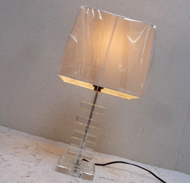 (☆BM)ホワイト プリズム テーブルスタンド 高さ40㎝ 卓上照明 ナイトスタンド ランプ 白 シンプル スタイリッシュ エレガント拍卖