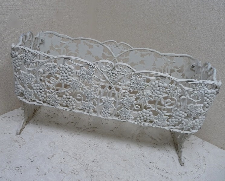 (☆BM)プランターラック①ポット 金属製 白 ホワイト 横幅71㎝ ぶどう アート ガーデンファニチャー 鉢入れ スタンド ヨーロピアンレトロ拍卖