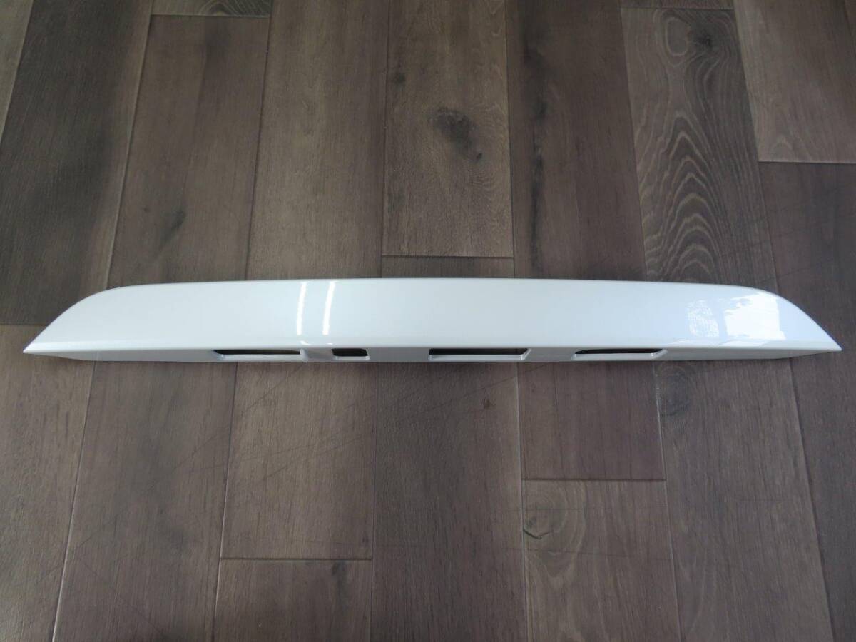 美品/破損無し H【Y2789】ZSG10/ZZZVG10 カローラクロス【パールホワイト 089】 バックドアガーニッシュ【76801-16300-A0/76801-16300】拍卖