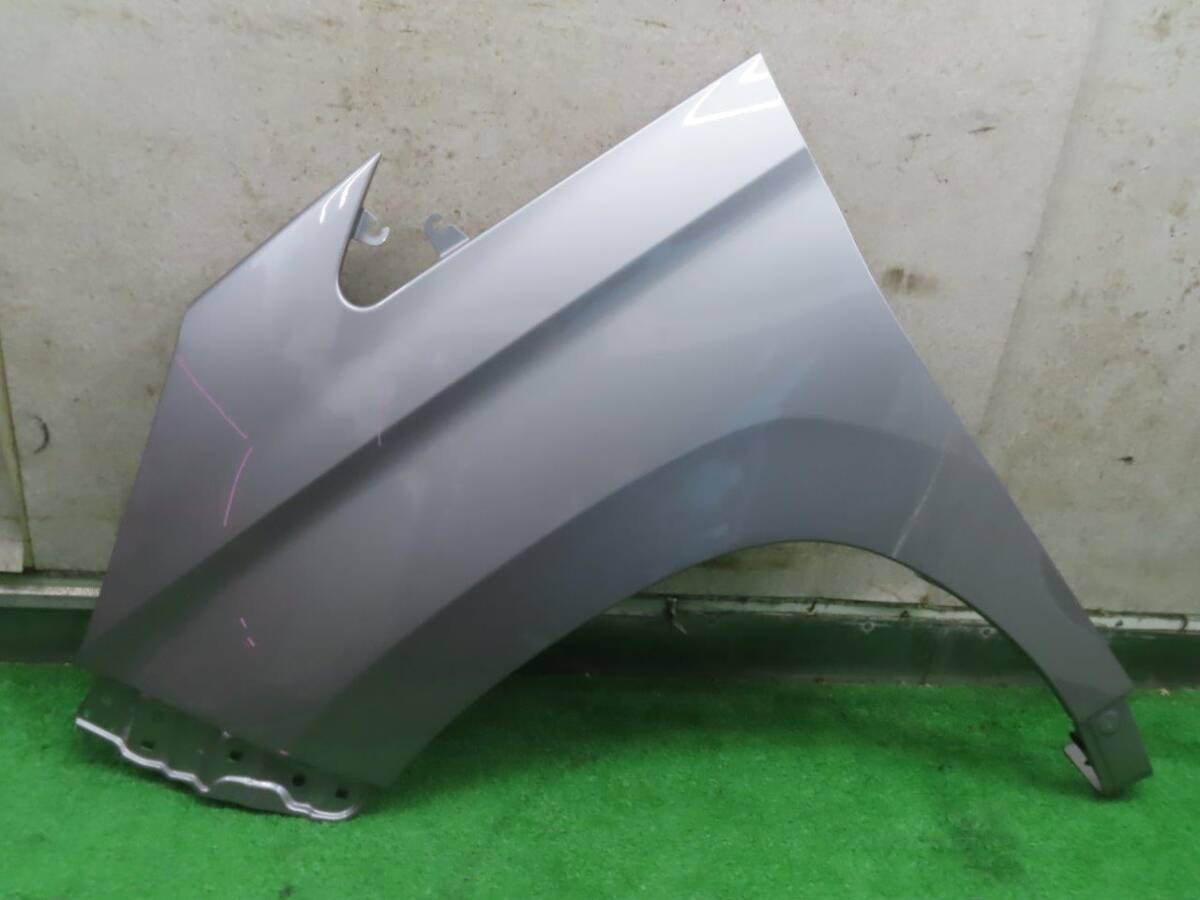 凹み無 R【C1634】MZRA90W/ZWR90W/90系 ノア フロントフェンダー 左 シルバー/1K0【53812-V1010】拍卖