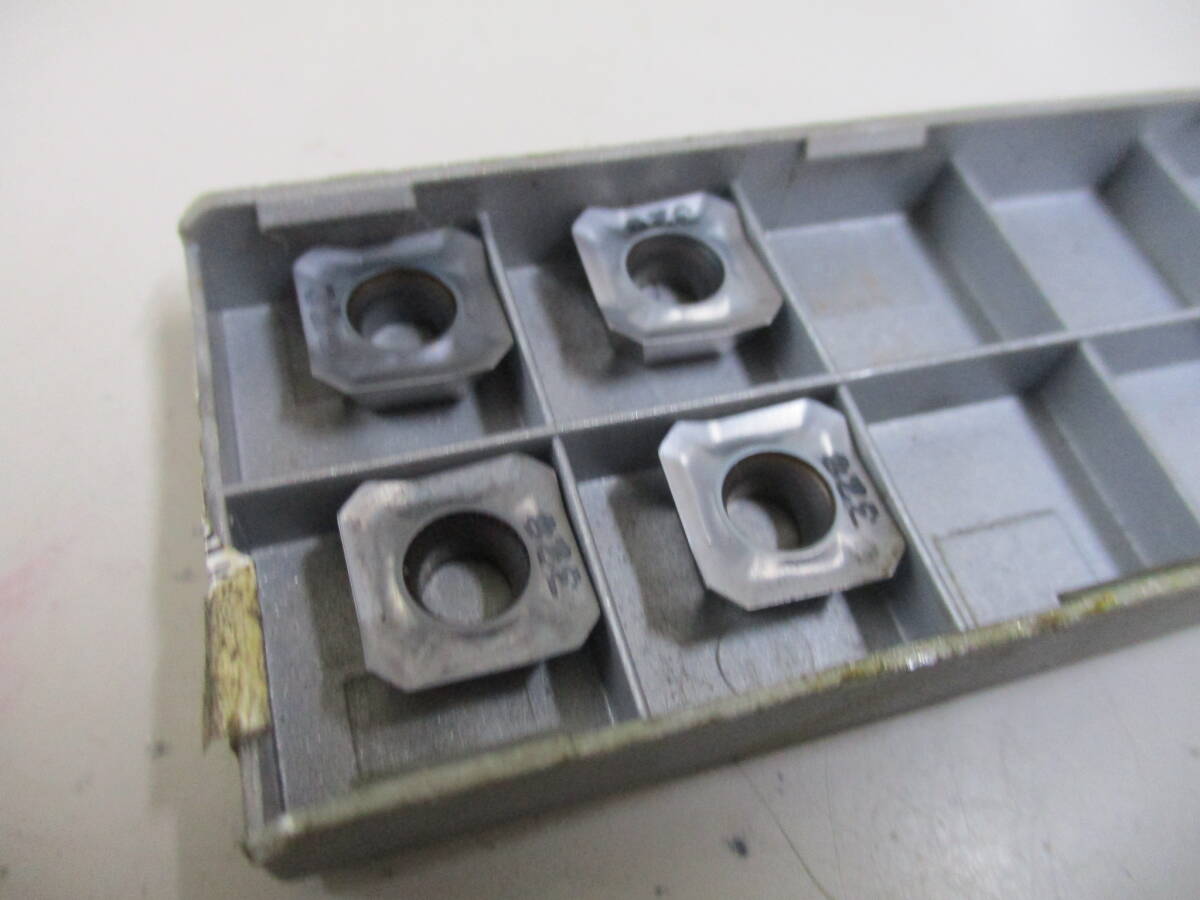 スローアウェイチップ SEKT1204AFR-HM IC328 イスカル拍卖