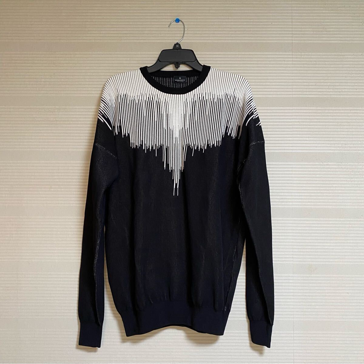 美品 本物正規品 マルセロバーロン メンズ スウェット トレーナー ニット セーター 黒 白フェザー拍卖