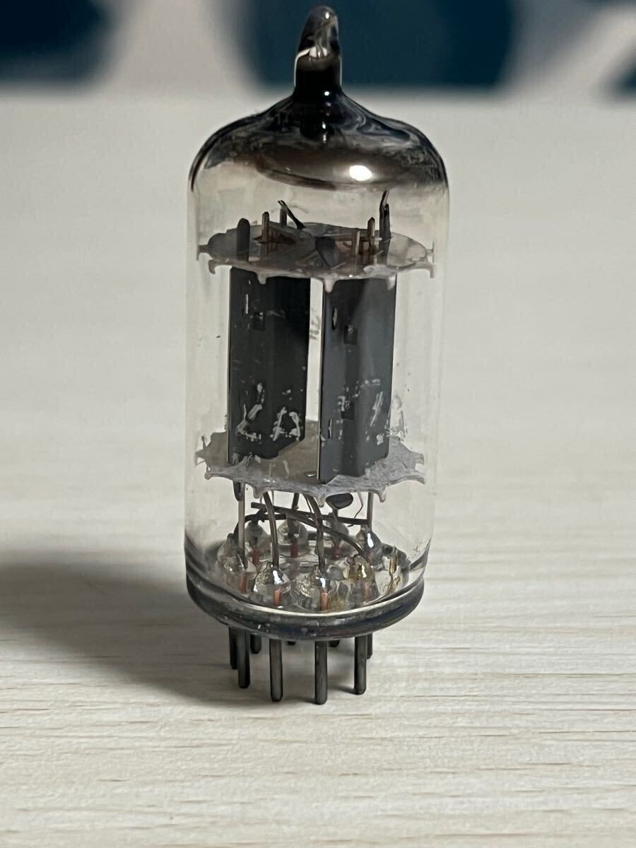 ECC82 12AU7A 1本 EI ユーゴスラビア 試験済み 真空管 未使用に近い TELEFUNKEN装置で製造と思います拍卖