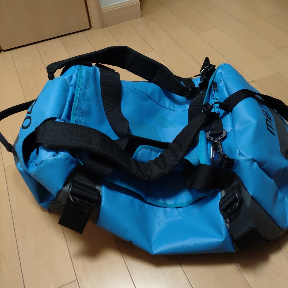 アディダス ADIDAS ダッフルバッグ 大型 リュック 手持ち ノースフェイスのダッフルバッグみたいな感じのヤツ拍卖