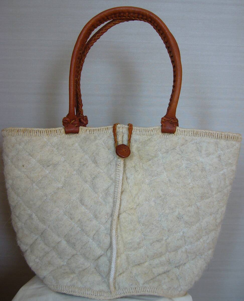 美品 トートバッグ A4タイプ インドでかん高原バック 羊毛 フェアトレード 広島 たねまき拍卖