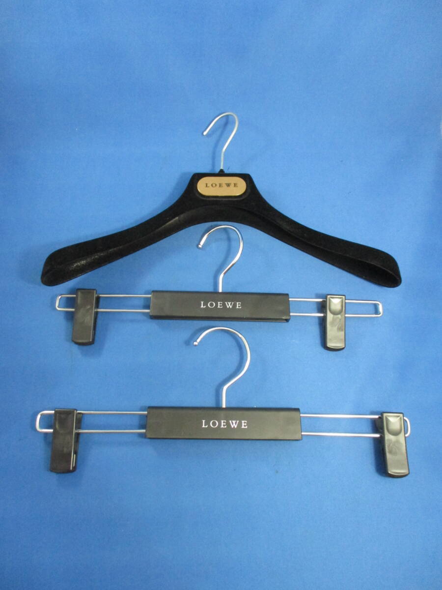 まとめて3本セット ロエベ LOEWE パンツ ボトムス用 ジャケット アウター用ハンガー 「#6604」拍卖