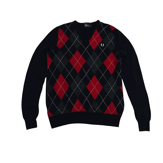 中古 フレッドペリー FRED PERRY Vネック セーター クリーニング済み アーガイル柄 黒 グレー 赤 メンズ Mサイズ拍卖