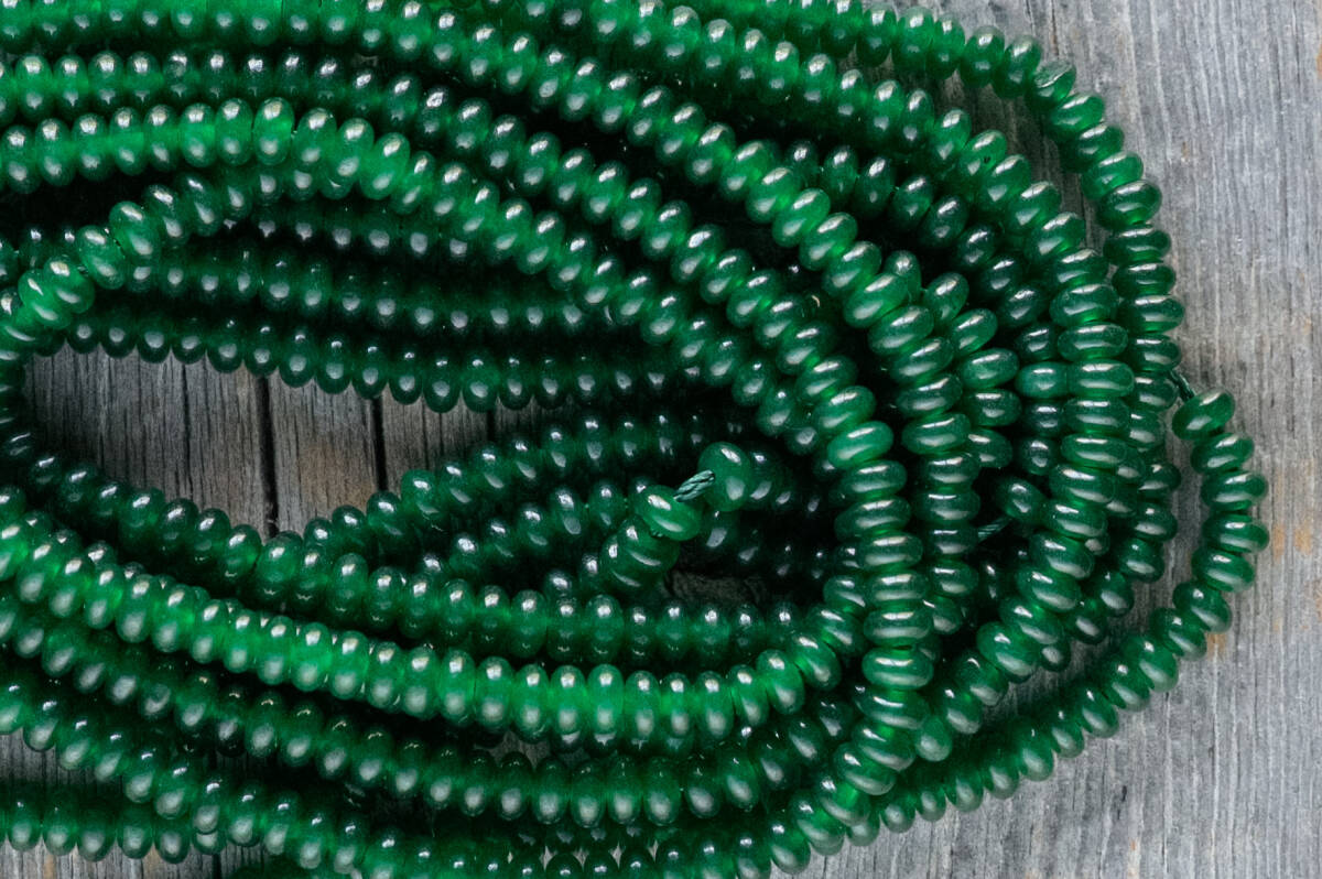 *emerald jade button type拍卖