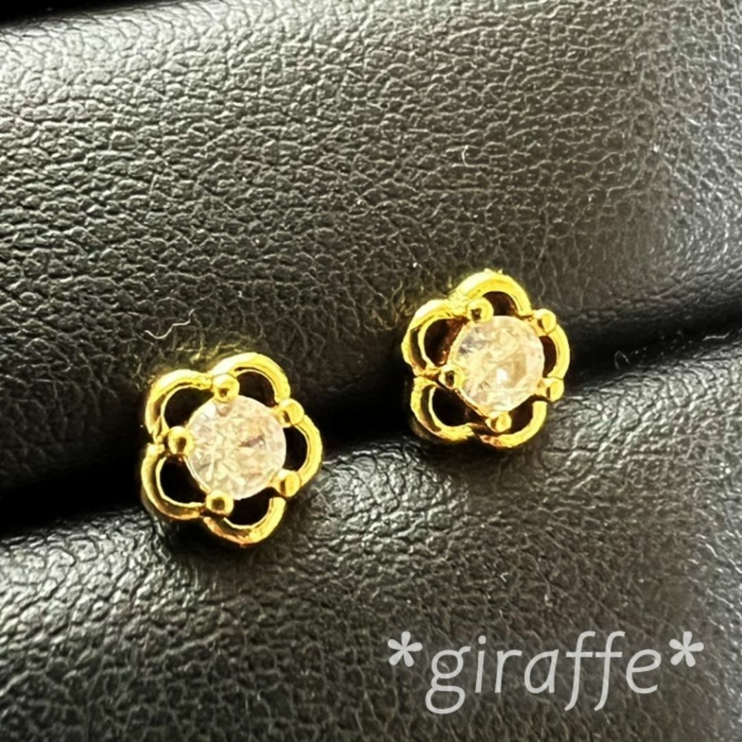 B562 匿名配送 ピアス レディース フラワー ゴールド s925 ジルコニア 花 シンプル 小さい拍卖