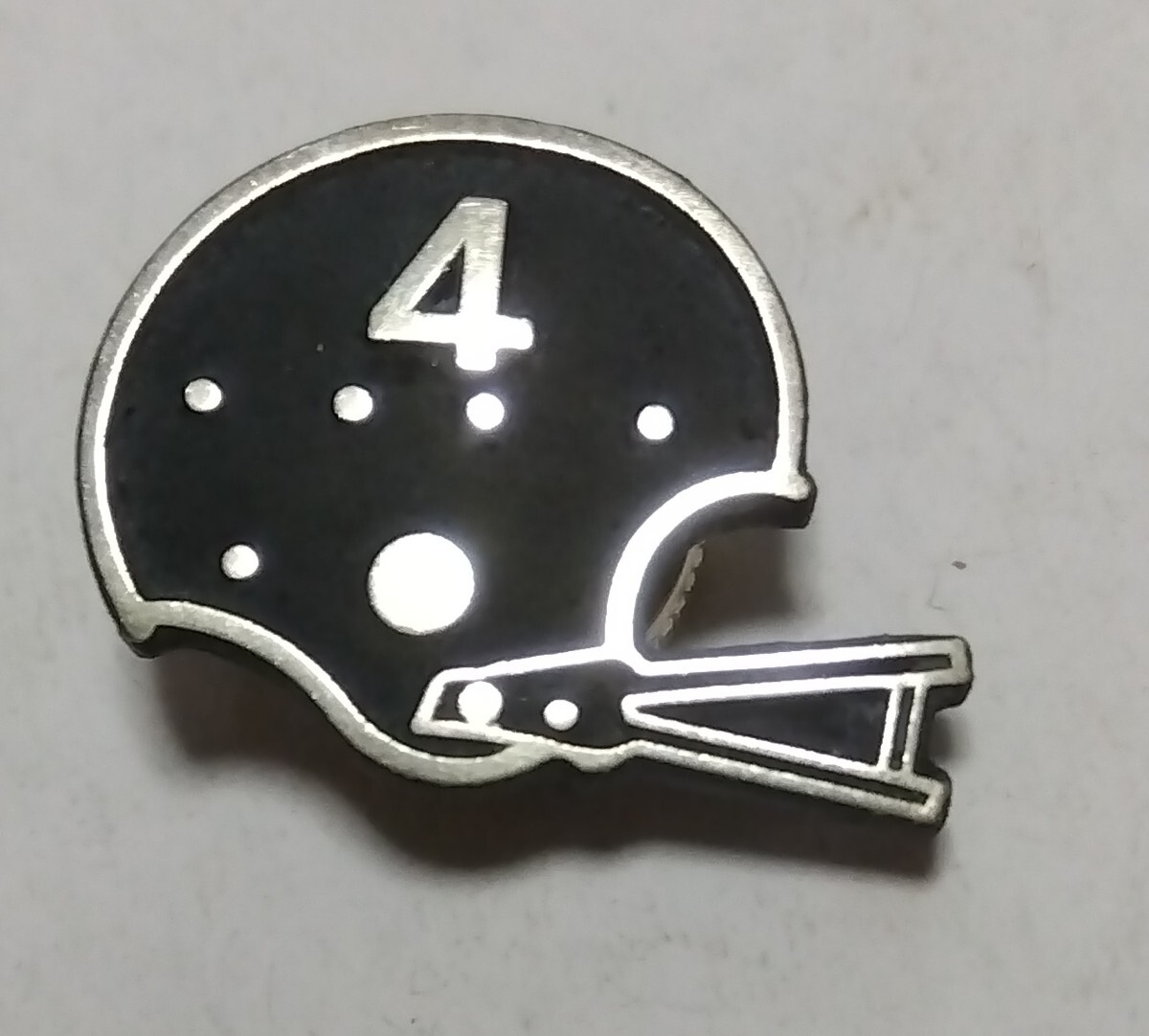 ◯1973年 第4回 全国高等学校 アメリカンフットボール 全国選手権大会(クリスマスボウル) ネジ式 ピンズ バッジ ラペルピン アメフト拍卖