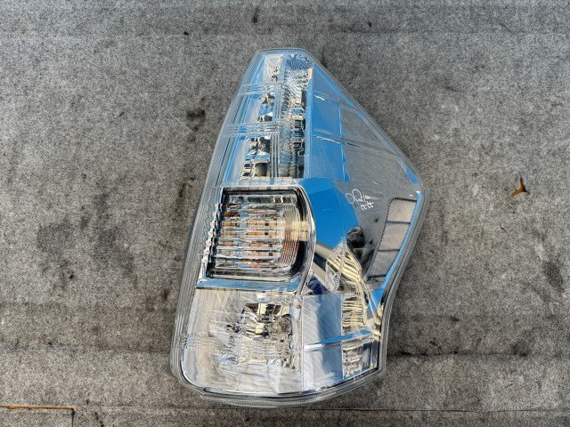 点灯OK プリウスα DAA-ZVW41W 右/運転席 LED テールライト テールランプ Sツーリングセレクション 5人 070 スタンレー 47-46 81551-47140拍卖