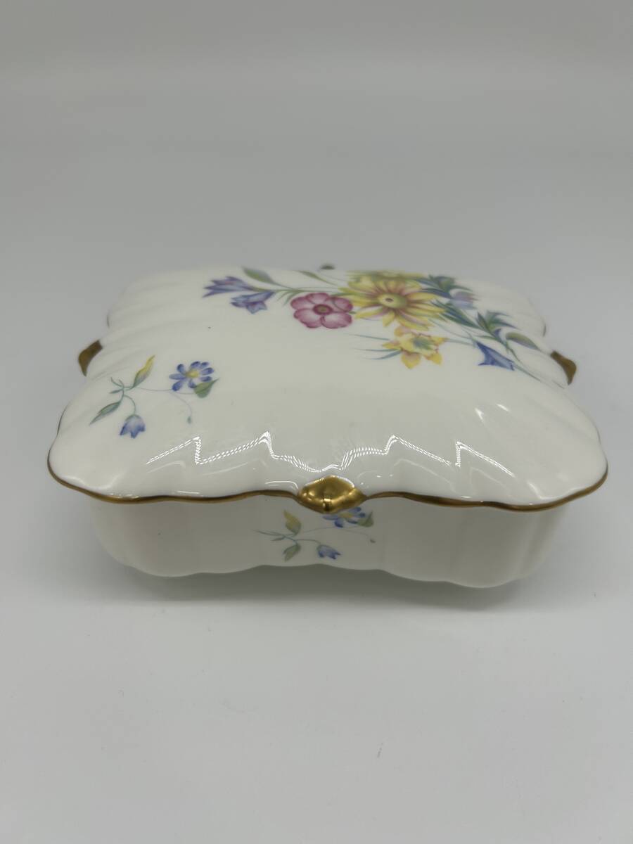 H222A☆ NARUMI Bone Chaina ナルミボーンチャイナ プチボックス 調味料ケース 小物入れ シュガーポット 花柄 縦約9cm横約11cm高さ約5㎝拍卖