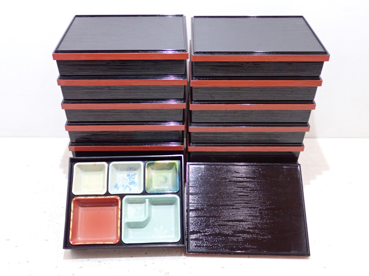 【Y0971】 業務用 若泉 和食器 黒渕朱内黒塗 長手 松花堂 弁当箱 光彩仕切 9-A 15点 セット/樹脂製 検:ヘギ目 仕出し 幕の内 料亭 旅館 9寸拍卖