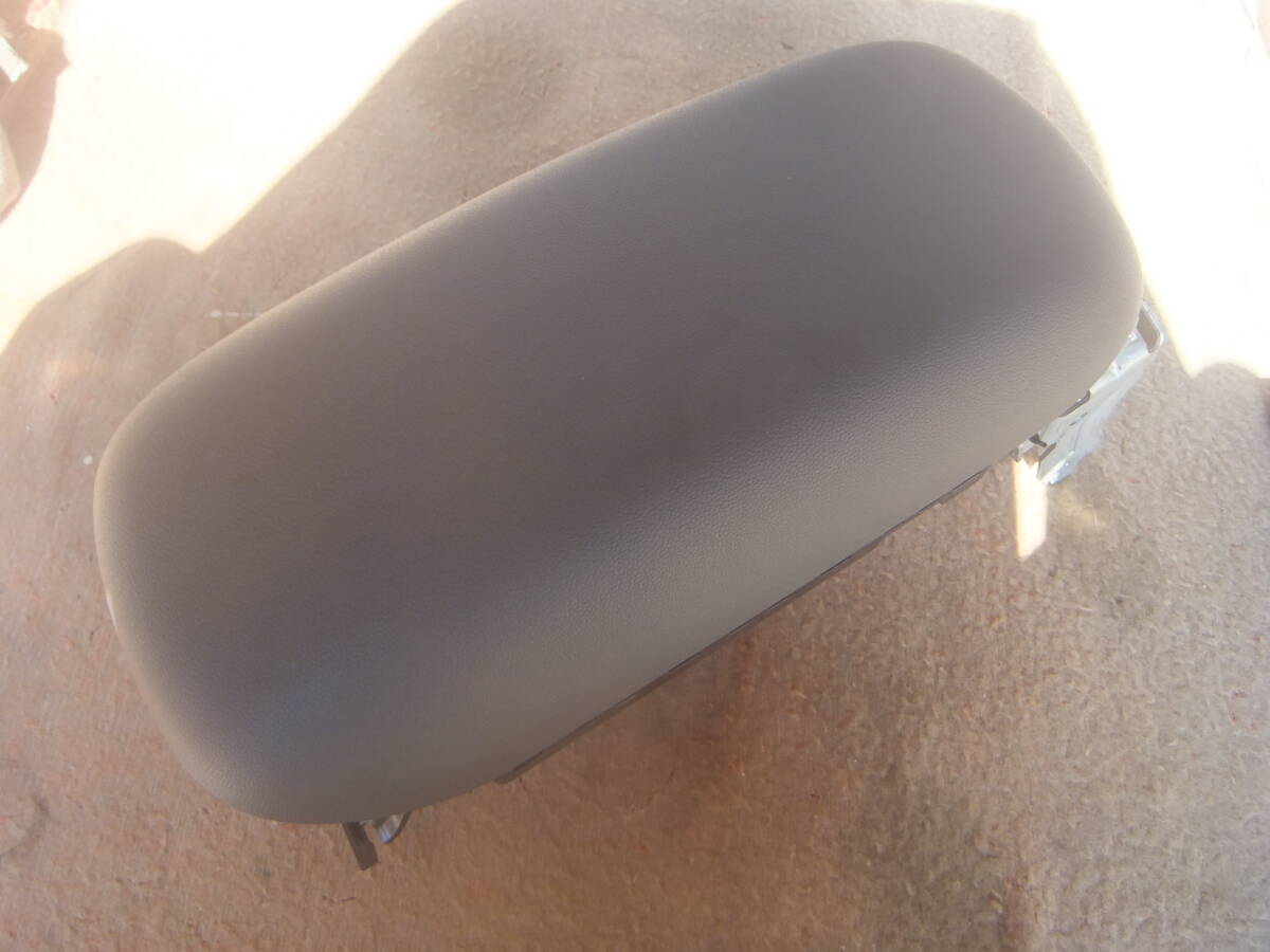 (BMW ミニ クラブマン クーパーSD LR20 F54) センターコンソール アームレスト ボックス拍卖