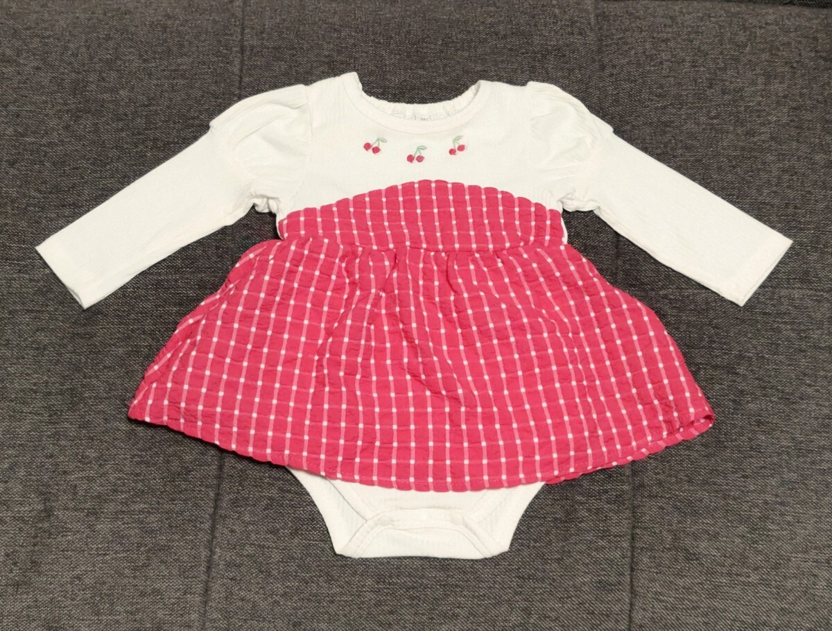 美品☆ 長袖ロンパース ワンピース 長袖ボディスーツ 70 明るい生成り 赤チェック柄 チェリーの刺繍拍卖