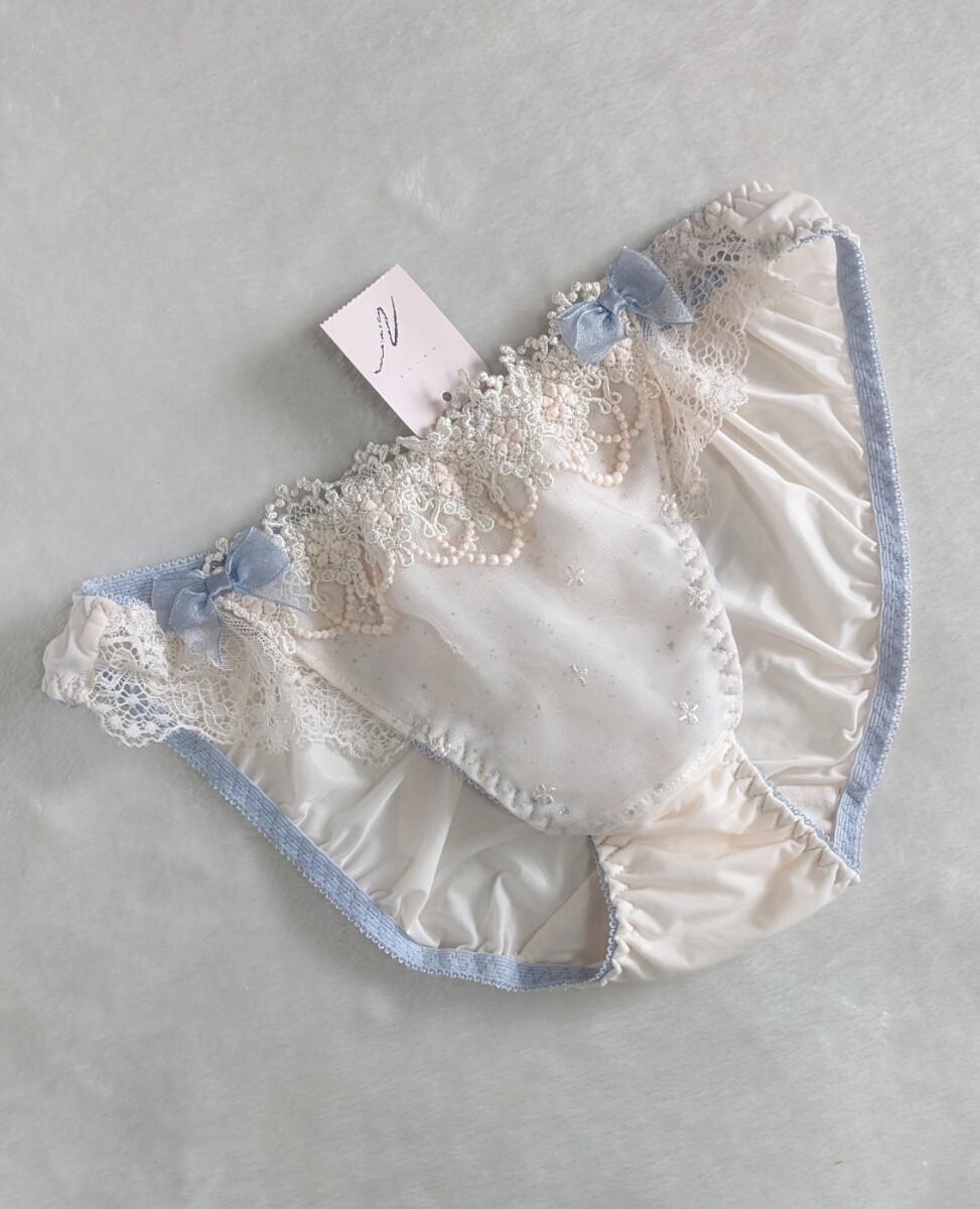 お泊まりに☆パンティ未使用M☆可愛いシャンデリアレース☆☆クリーム☆匿名配送可☆タグあり☆拍卖
