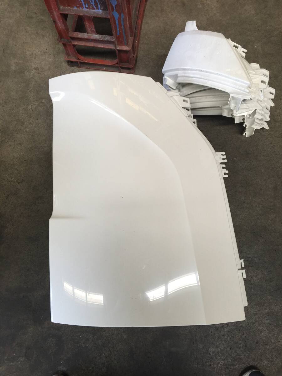 日野 17プロフィア 純正コーナーパネル 右 拍卖