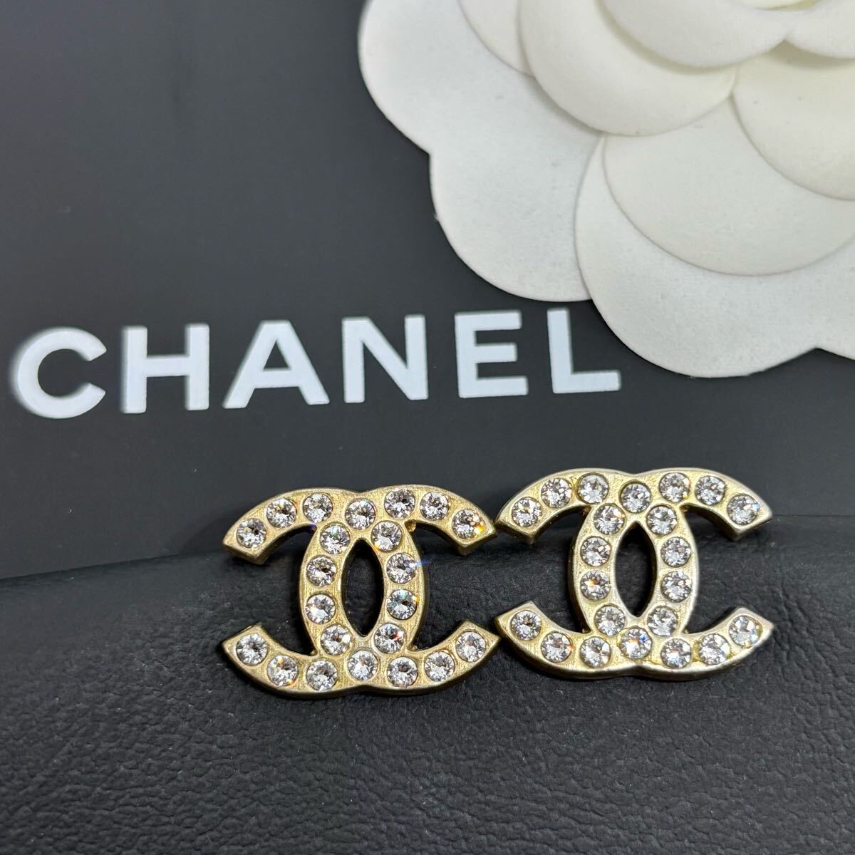 【シャネル】CHANEL イヤリング ココマーク ラインストーン 01A マットゴールドカラー(25082818700)拍卖