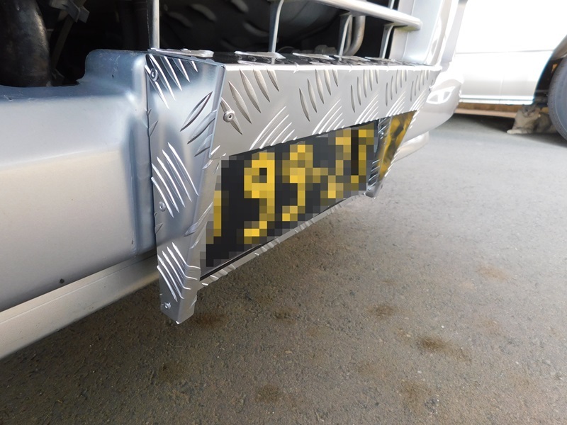 ナンバー枠 ナンバー隠し 軽トラ 軽バン 中型 デコトラ ダンプ アルミ縞板 イベント 撮影会 公道使用不可 アートトラック 自作 DIY拍卖