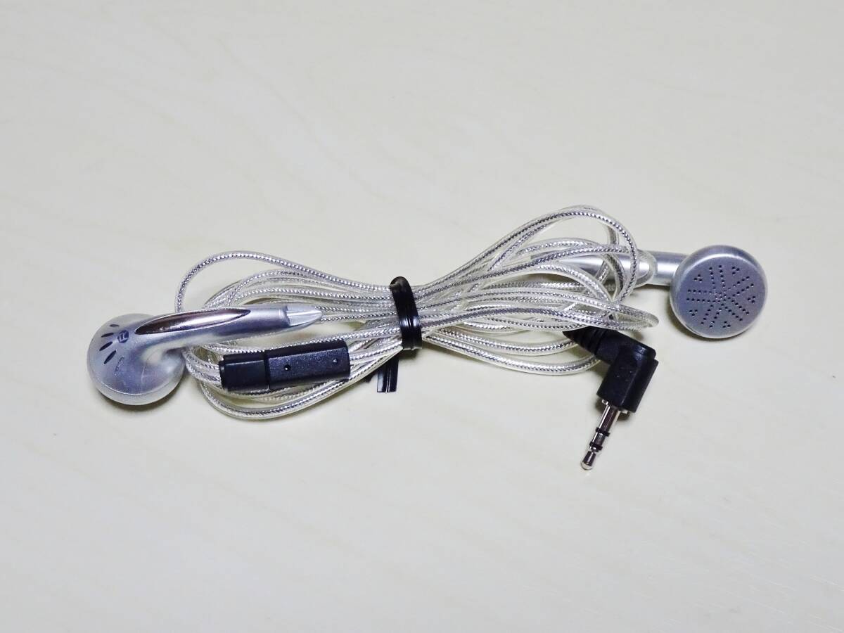 ☆美品 ステレオ イヤホン 2.5mm 超ミニプラグ 送料185円☆拍卖