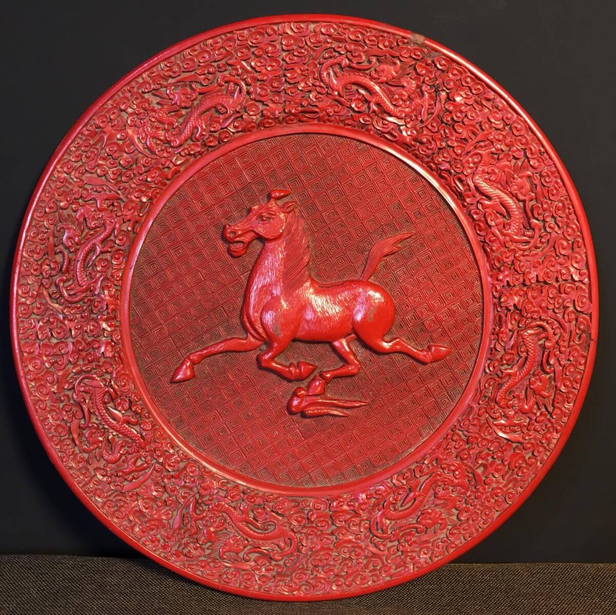 唐物 清 乾隆時期 大漆剔紅盤子 極細工 中国古玩 骨董品 古美味 D69拍卖