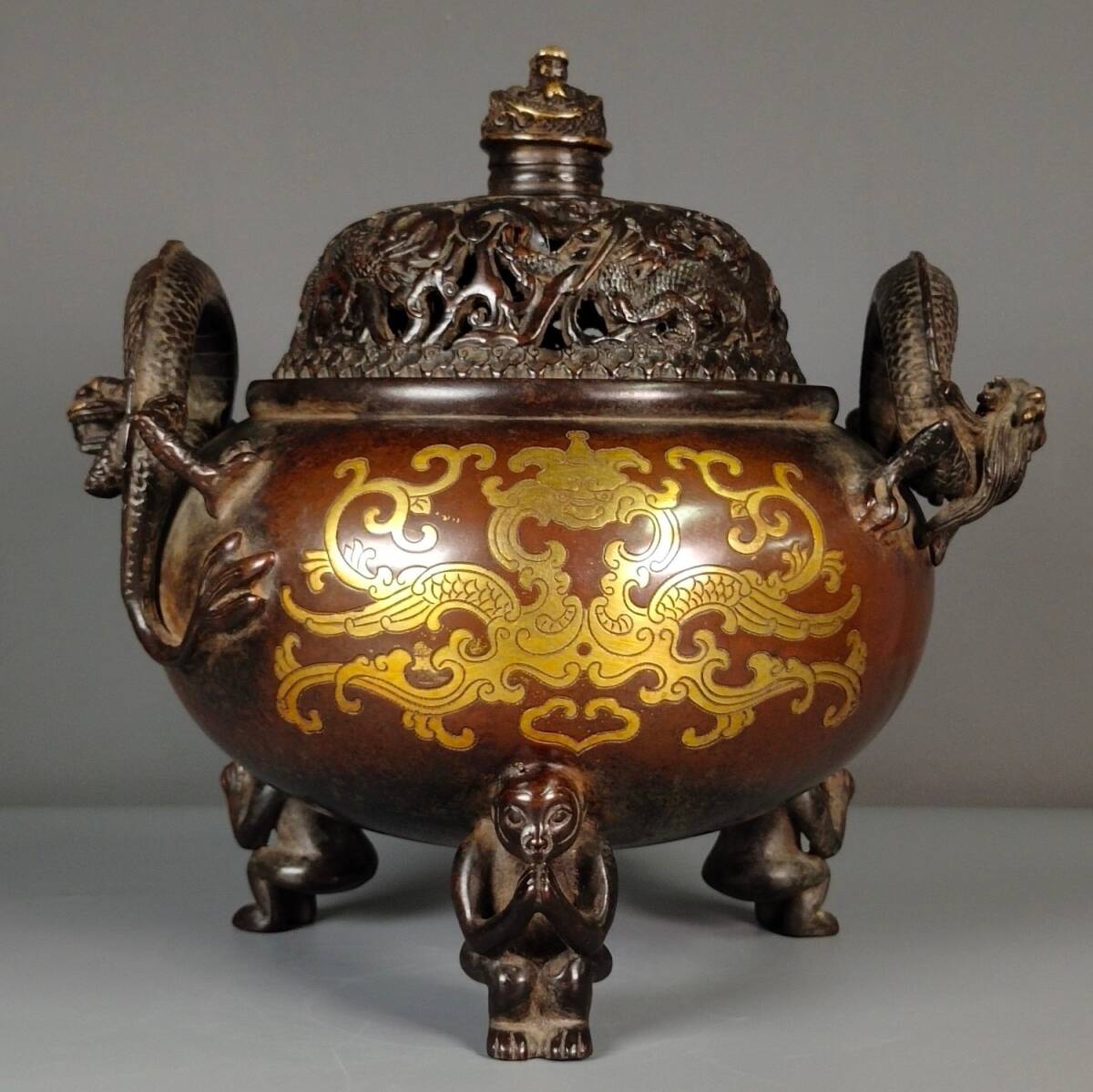 唐物 大明 宣德年工部臣呉邦佐製 紫銅塗真金 手工鏨刻 鳳紋 熏香炉 香道具 置物 銅製品 銅器 極細工 古美術品 時代物 中国古玩 骨董品 D69拍卖