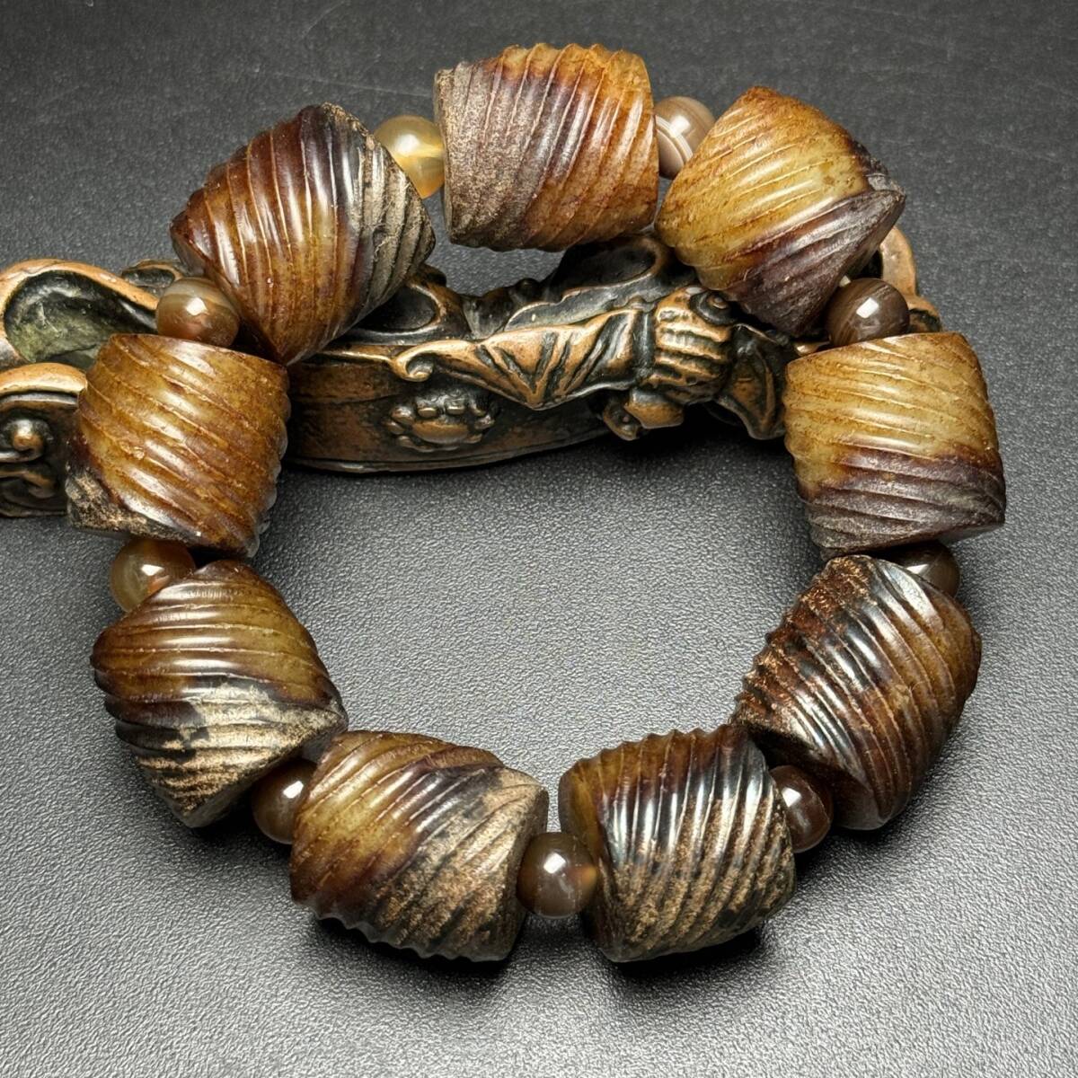 唐物 清 玉彫 和田玉 絞絲紋手串 沁色美觀 玉質細膩 包漿一流 極細工 中国古玩 骨董品 古美味 D69拍卖