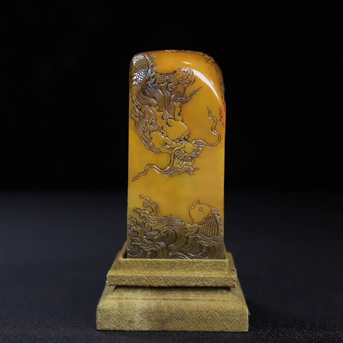 唐物 【清代篆刻家 黄易 号:小松】寿山石 龍騰四海 薄意印鑑 天然石 手彫 篆刻 古印材 極細工 中国古玩 骨董品 古美味 D69拍卖