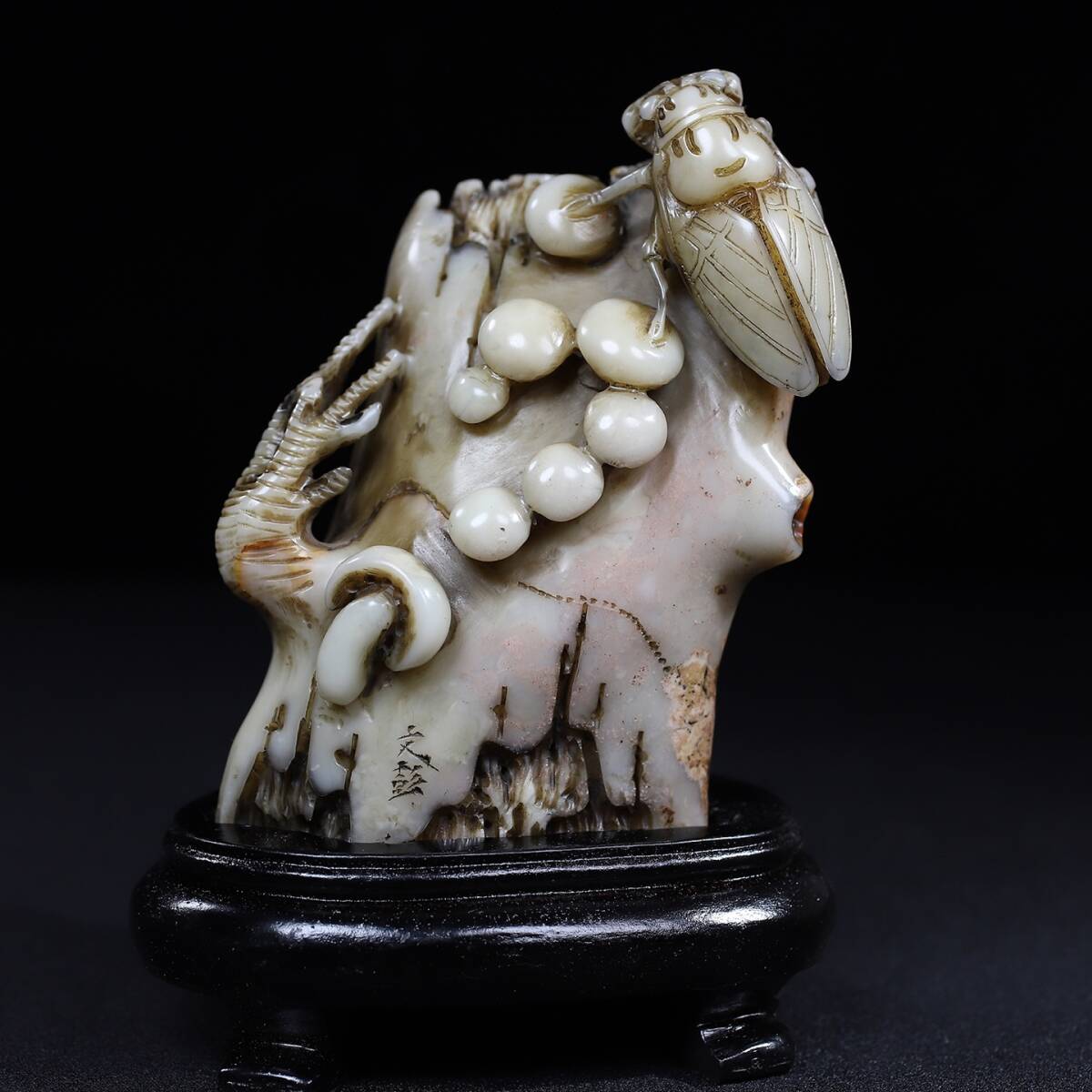 唐物 【明代篆刻家 文彭】寿山石 彫刻 一鳴驚人 せみ 印章 置物 天然石 手彫 篆刻 古印材 極細工 中国古玩 骨董品 古美味 D69拍卖