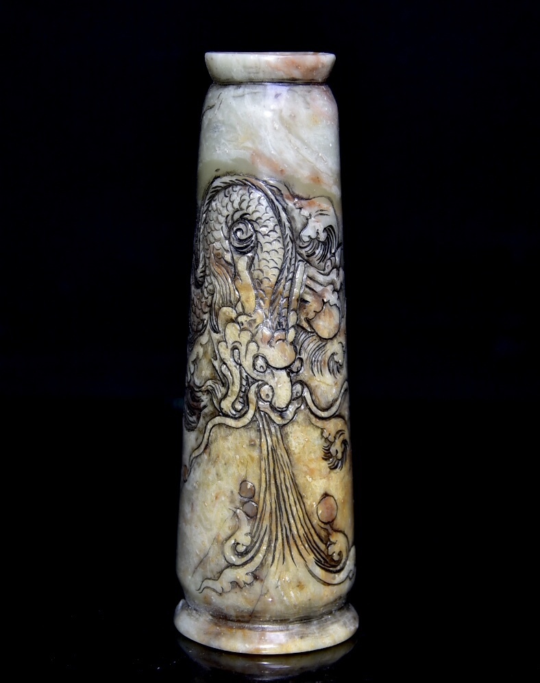 唐物 【清代篆刻家 周彬 字:尚均】寿山石 龍紋 筆立て 原石原色 筆道具 文房具 天然石 手彫 篆刻 極細工 中国古玩 骨董品 古美味 D69拍卖